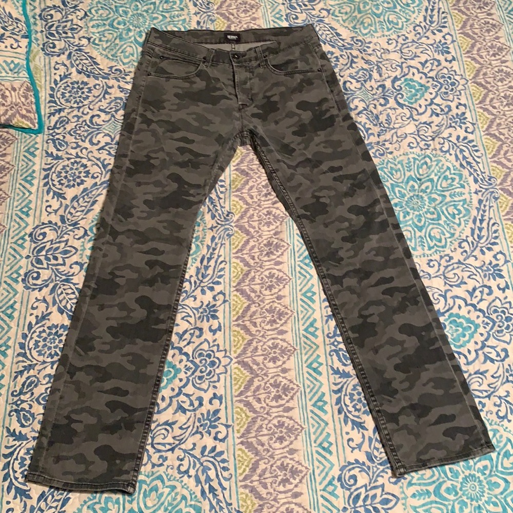 Men’s Hudson Byron camo jeans 33